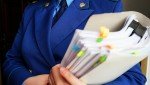 Прокуратура поставила на контроль расследование уголовного дела об обороте немаркированной табачной продукции заместителем председателя Канской участковой избирательной комиссии и двумя местными жителями